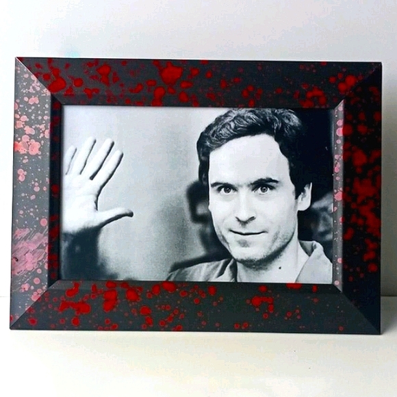 Serial Killer Ted Bundy Hello Wave Creepy Gothic Oddity Vintage Goth Bloody Art - Picture 4 of 4